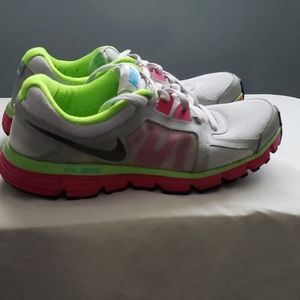 Athletic shoes